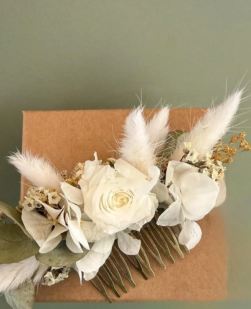 Peigne de mariée en fleurs séchées, rose blanche et lagurus