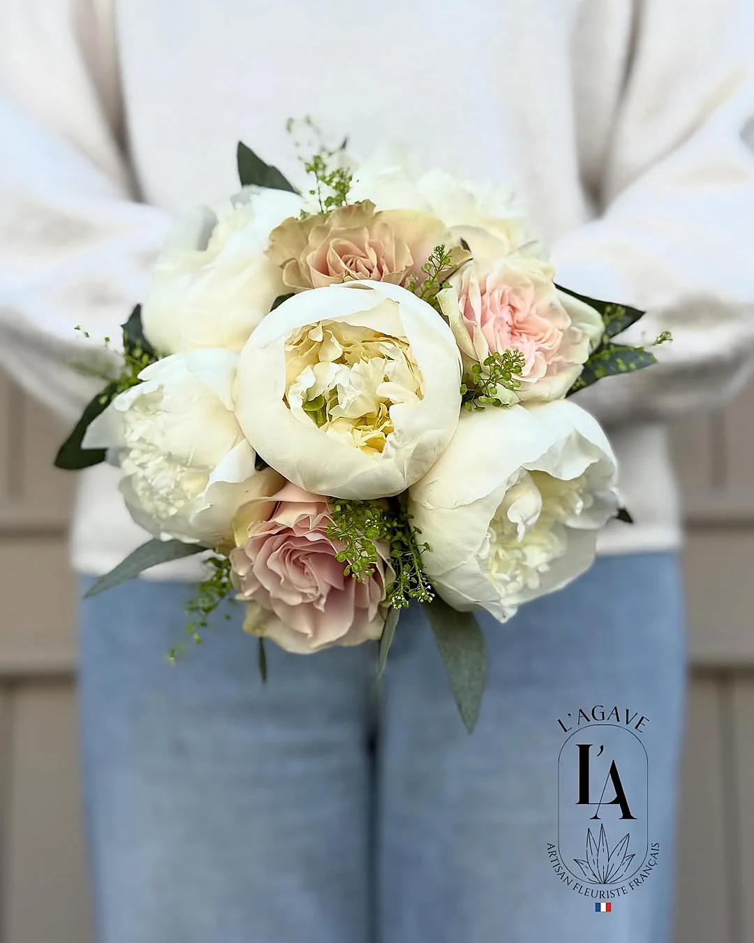 Bouquet de pivoines blanches et roses poudrées